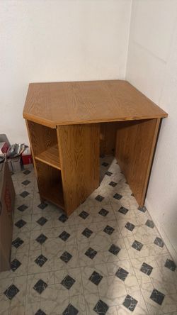 Nice oak corner table/desk
