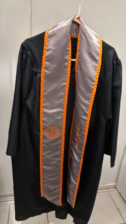 UTRGV Bachelors gown