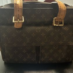 Louis Vuitton Authentic shoulder bag