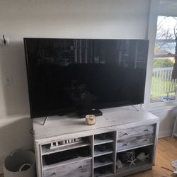 Big Screen TV TCL Roku