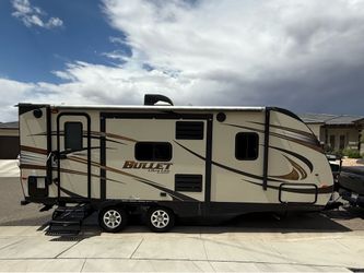 2015 Keystone Bullet Ultra Lite – 24' Travel Trailer