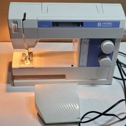 Viking Husqvarna Sewing Machine w Foot Pedal S2 25 225
