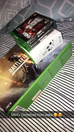For sale Xbox one 160 with 2 controls and 5 games