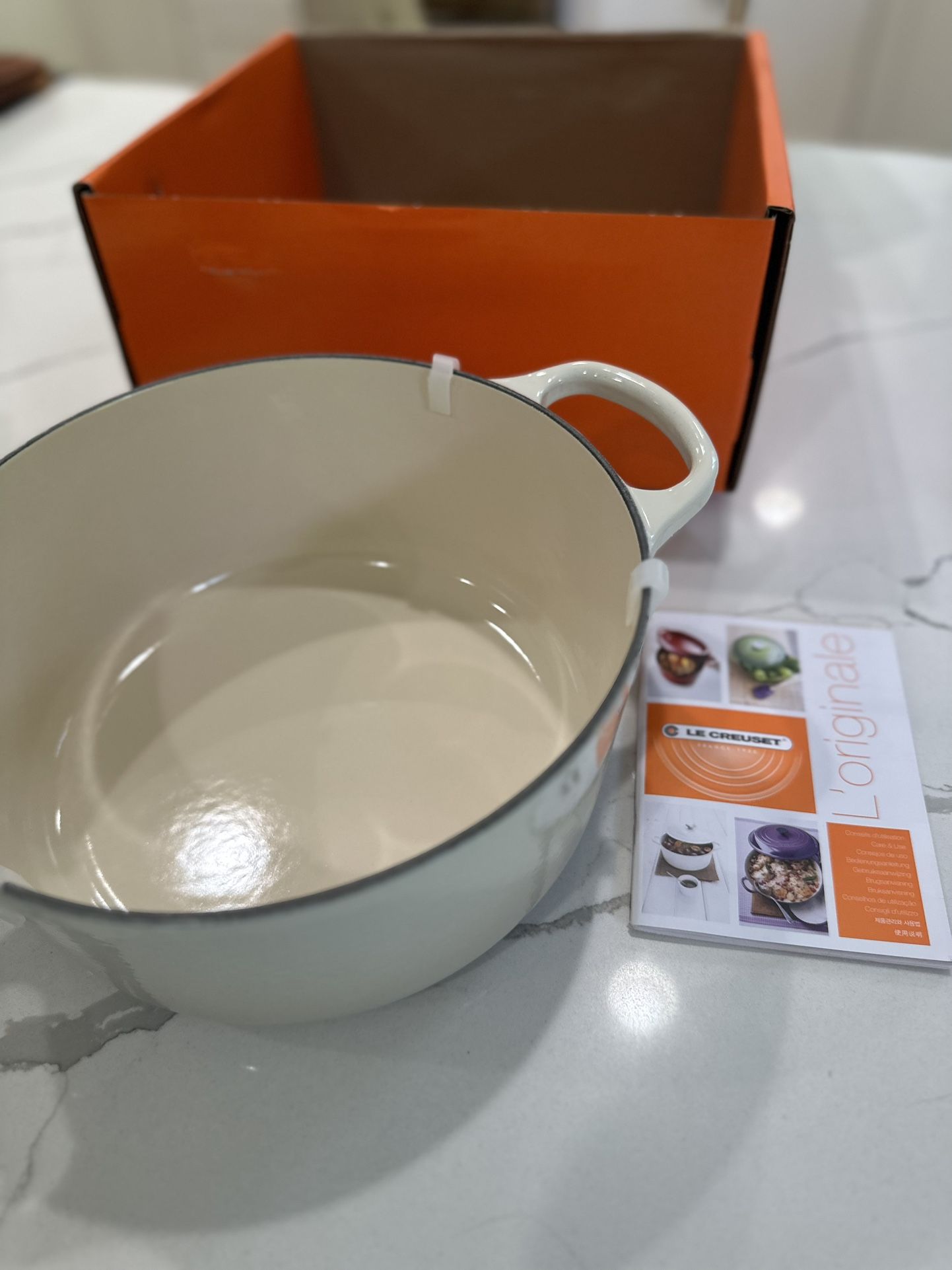 Le Creuset Olive 7.5 Soup Pot/chefs Oven for Sale in Murrieta, CA - OfferUp