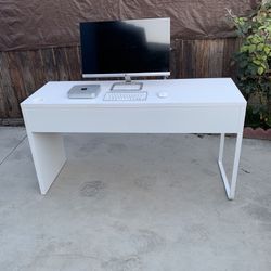 $60  Table Desk For Sale $60 Santa Ana City Cash Only 
