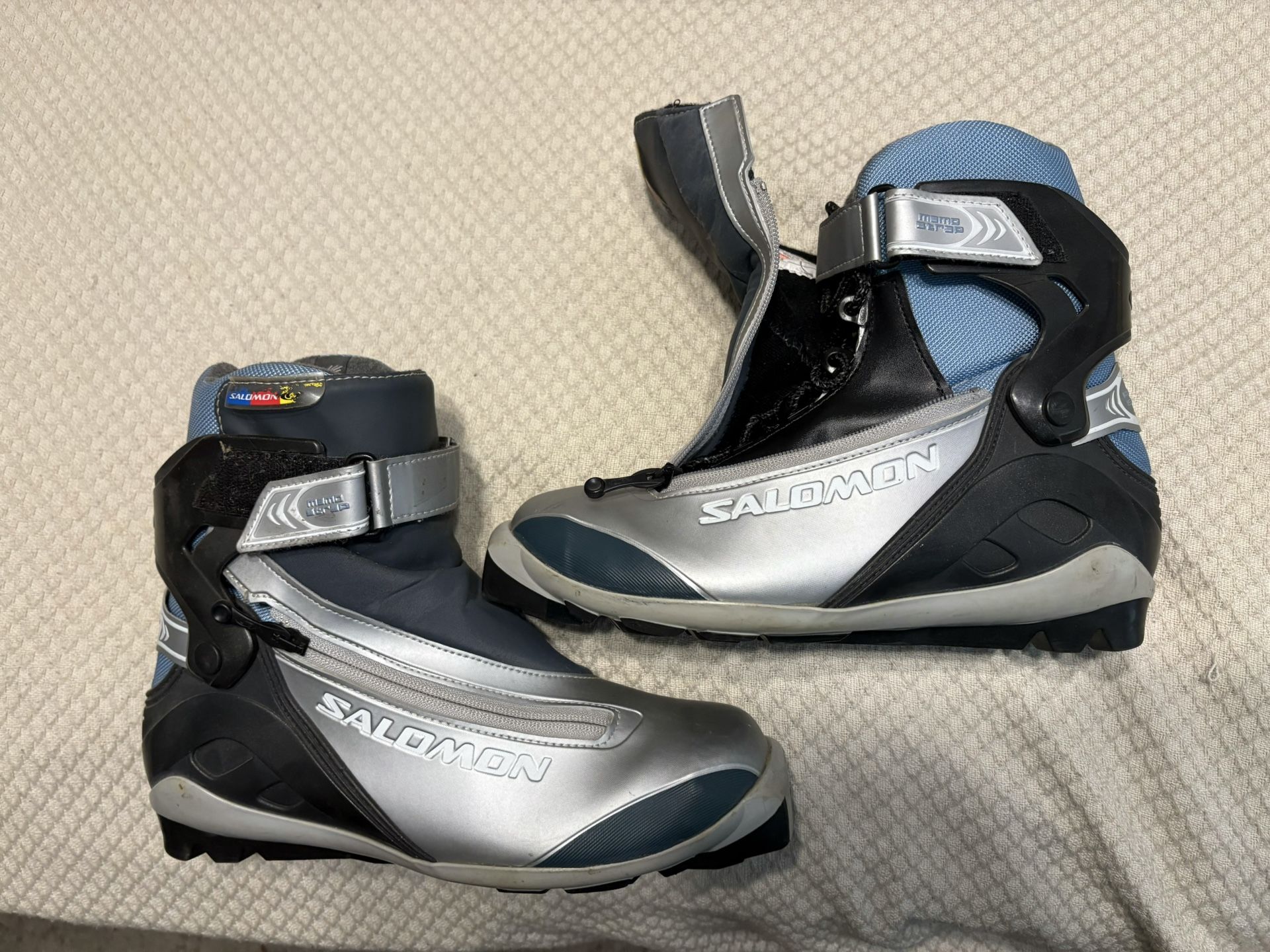 New Click In Cross Country Nordic Salomon Ski Boots Size9 10