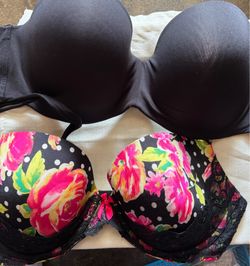 Victoria secret,s  es el Rosita con negro 36DD