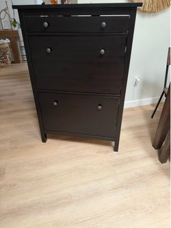 Entryway shoe holder