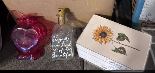 Miscellaneous decor