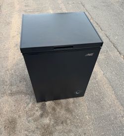 Freezer household deep chest (delivery available)