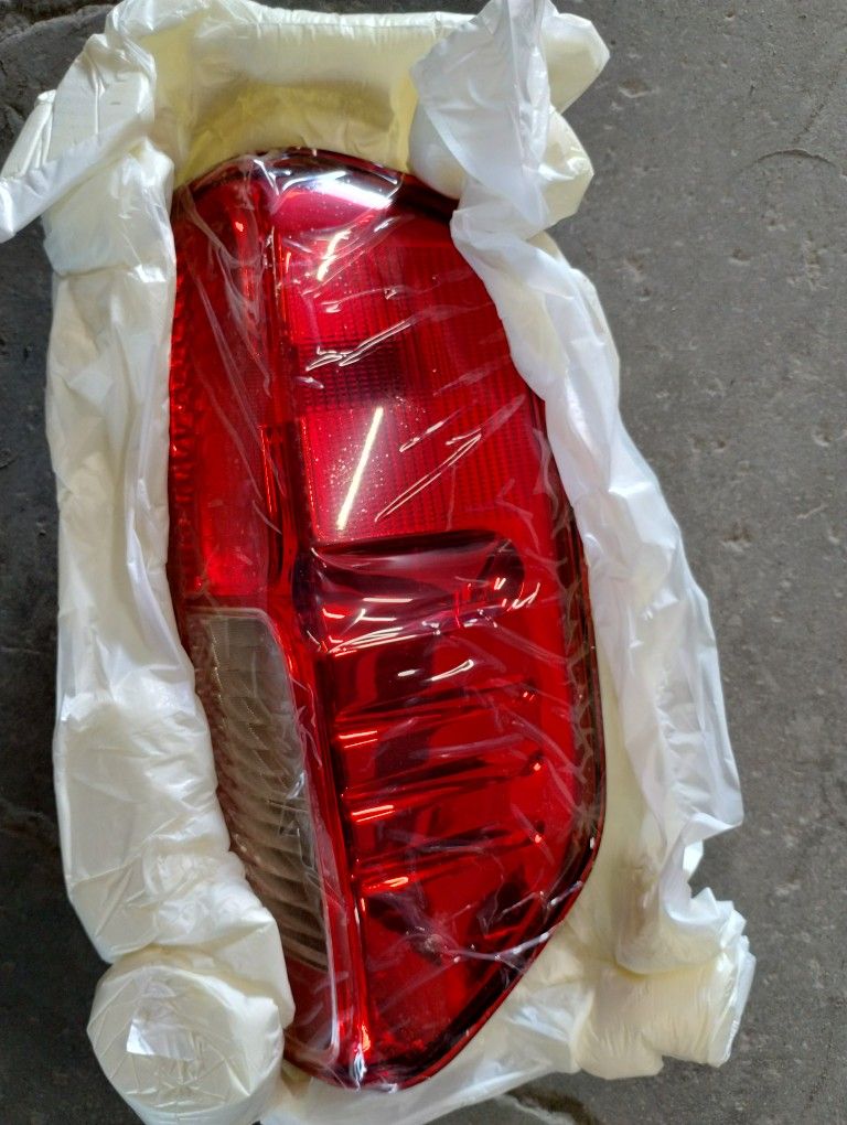 Nissan Frontier Tail Light 2005-21