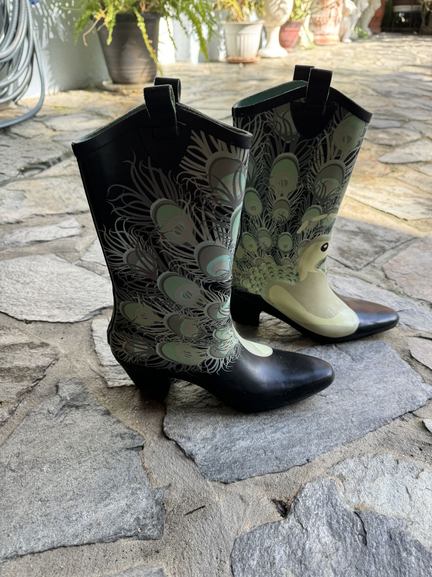 Boots -rubber Women/girls Size 6