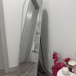 LED Light Mirror – Modern and Stylish