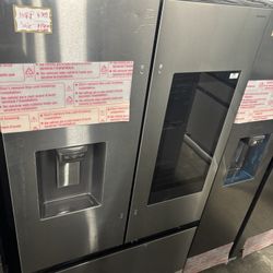 Samsung RF32CG5900SR Stainless Steel French Door Refrigerator w/ Dispenser (minor dents on front)