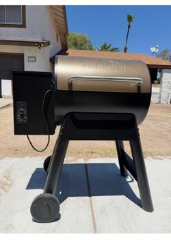 USED ONES TRAEGER PELLET GRILL SMOKER