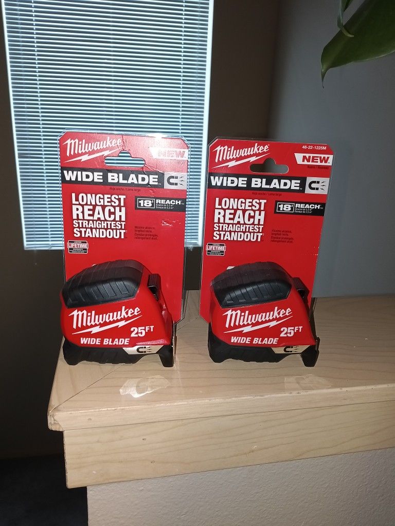 (2) 25' FT MILWAUKEE TAPES MEASURES