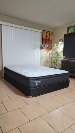 VERY NICE LIKE NEW QUEEN SIZE SLEEPYS BY SEALY MATTRESS COME WITH BOXSPRING, IN GREAT CONDITION, FREE DELIVERY