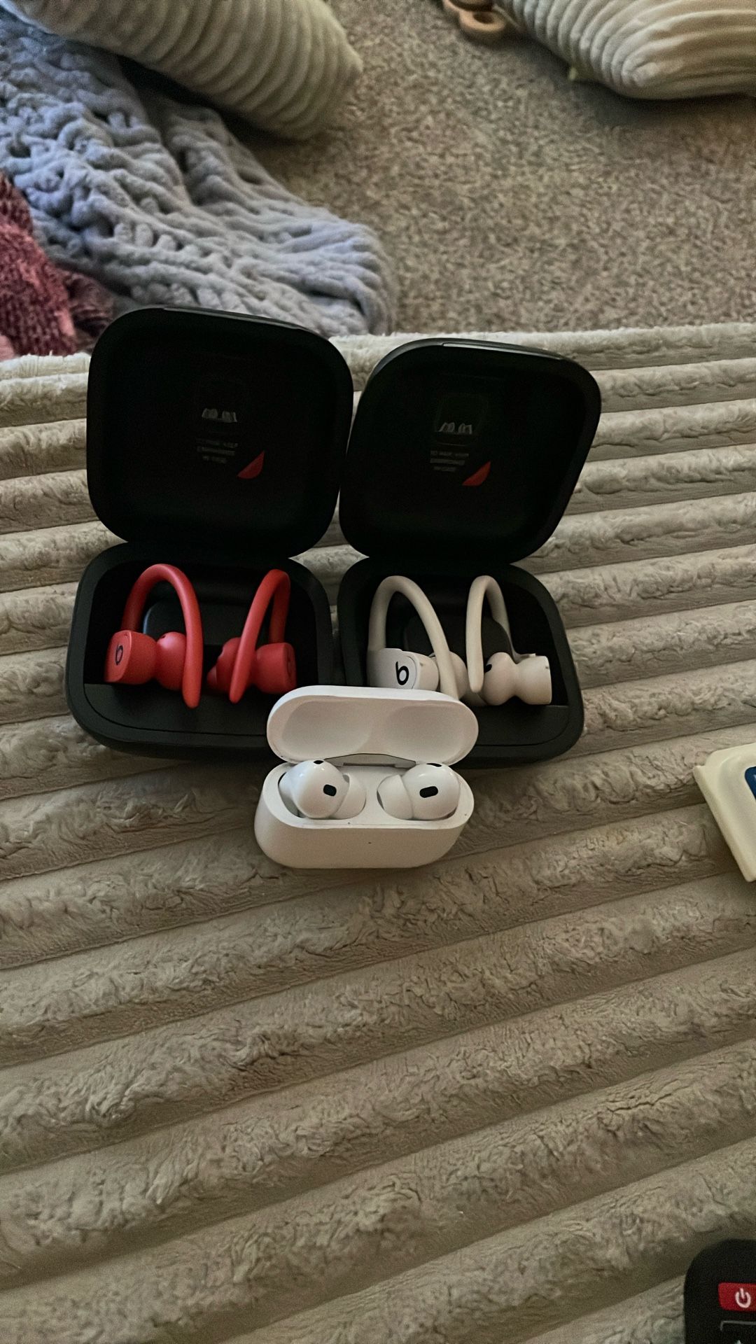 Head Phones Power Beats Pro And Air POD Pro 2