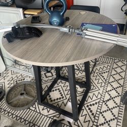 Table With 4 Bar Stools