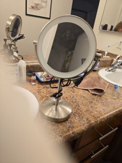 CONAIR MAKE UP MIRROR 1× 10X'S!