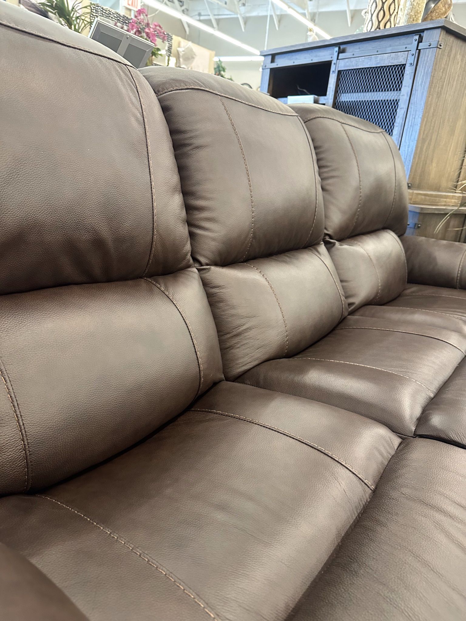 Power Reclining Sofa. Real Leather 