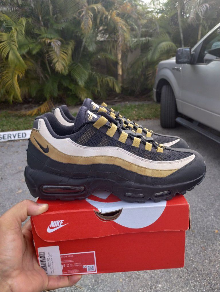 $120 Local Pickup Size 10 Nike Air Max 95 Metallic Gold  Worn 2 Times No Trades  Price Is Firm