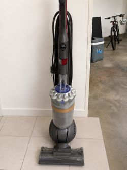 Dyson DC41 Upright Vacuum – Great for Pet Hair – Works Great