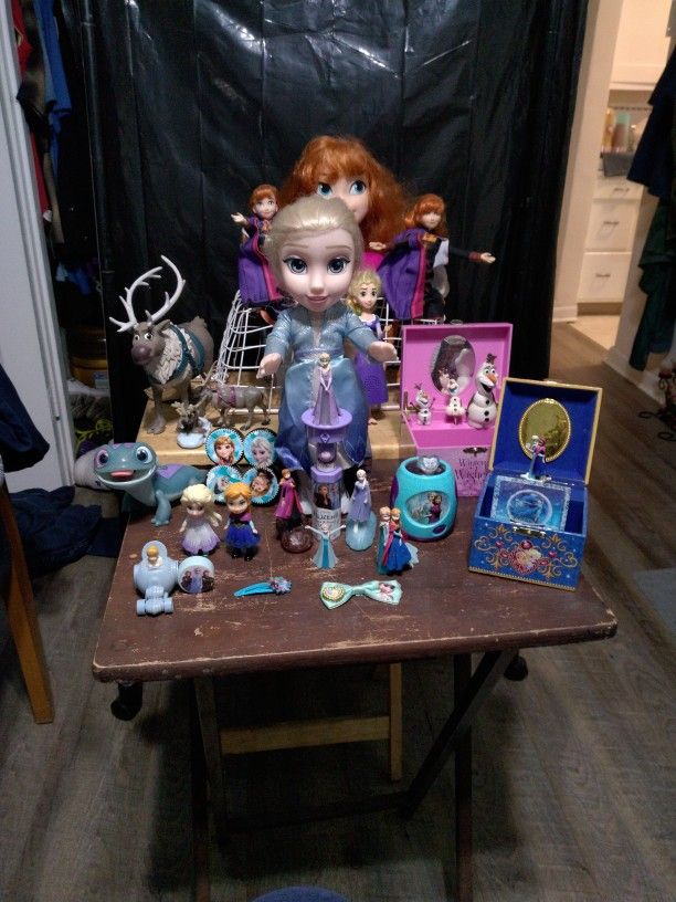 Disney Frozen 2 Singing Sisters Anna & Elsa Exclusive 14 Inch Doll, Including Other Elsa Dolls And All The Other Original Cast Of The Frozen Franchise