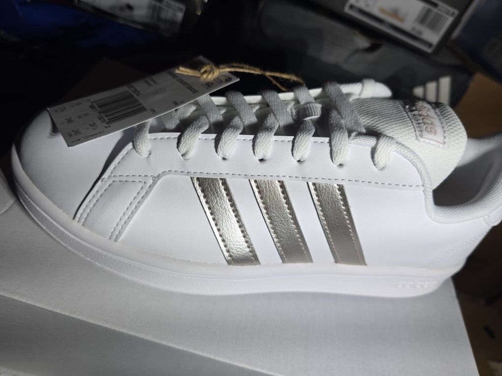 adidas Women's Grand Court 2.0 Tennis Shoe Size 7.5 Women's
