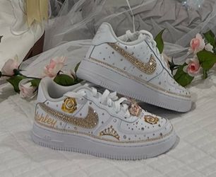 I specialize in custom-made shoes for special occasions such as quinceañeras, parties, and events for kids and adults. For inquiries, please send a di