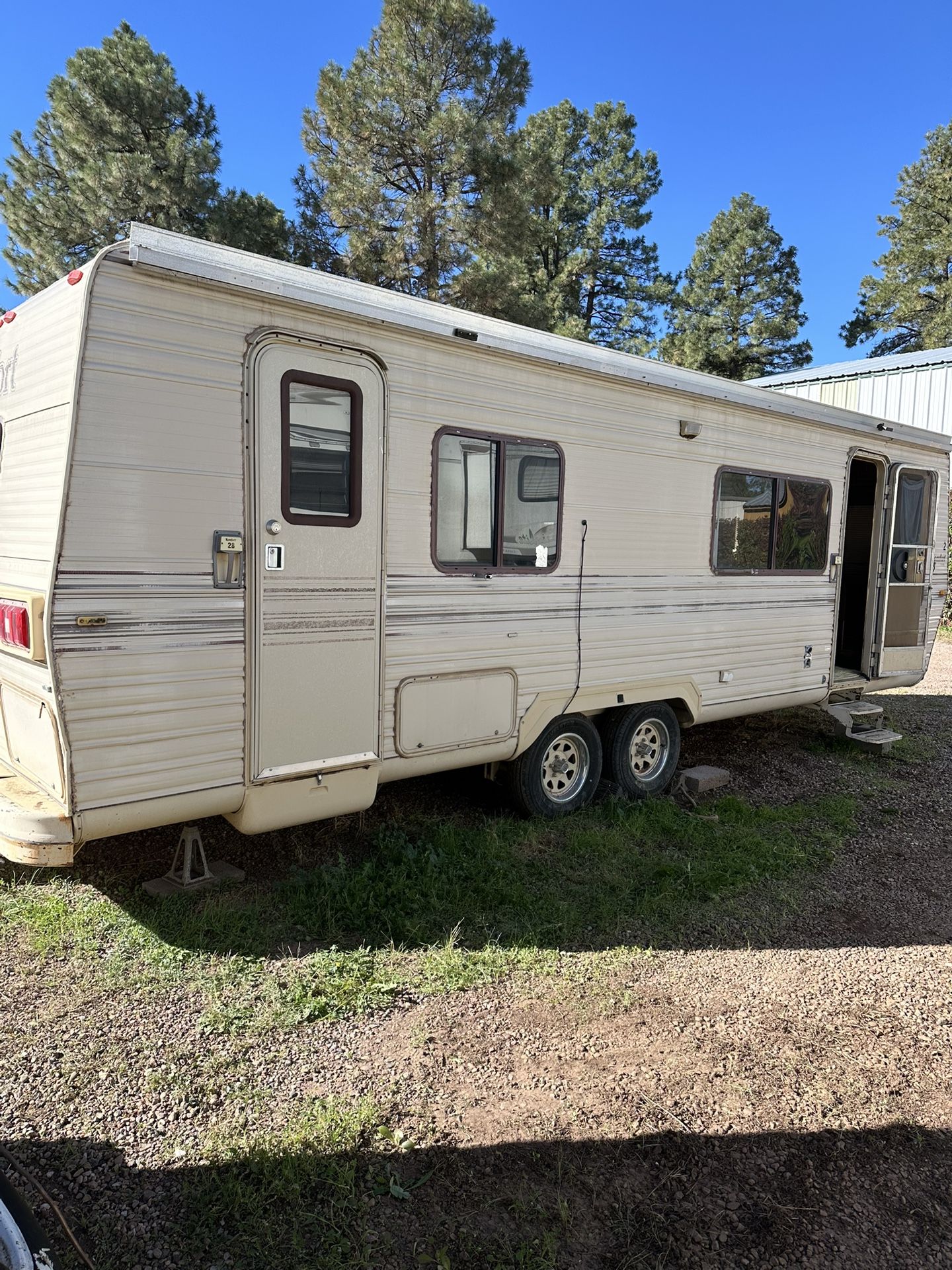 1987 Komfort 28 Ft Trailer
