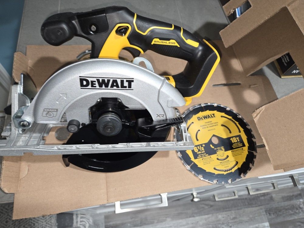 New Brushless 20V Circular Saw 6-1/2 TOOL ONLY 