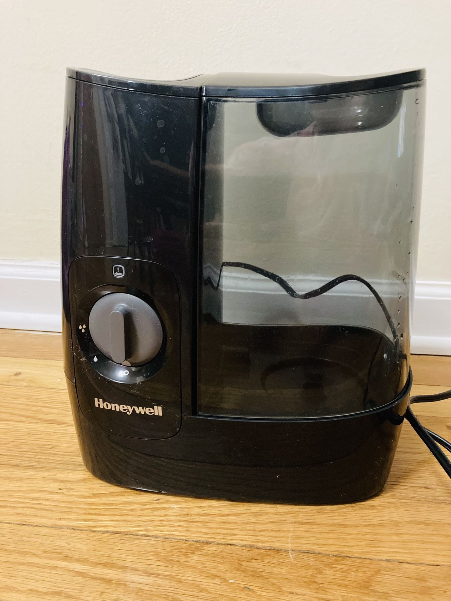 Honeywell -Warm Mist Humidifier with Essential oil cup, Filter Free - Black!!!