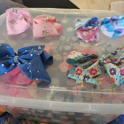 Jo Jo Siwa Hair Bows And Collectibles 