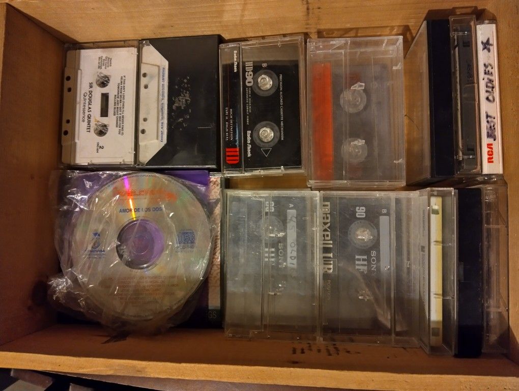 17 Cassette Tapes (English), 4 Cassette Tape Protectors + 3 CDs (2 Spanish & 1 English) & CD Player