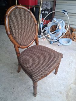 Chair (1 available)