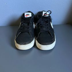 Black Nike Court Legacy Size 7.5