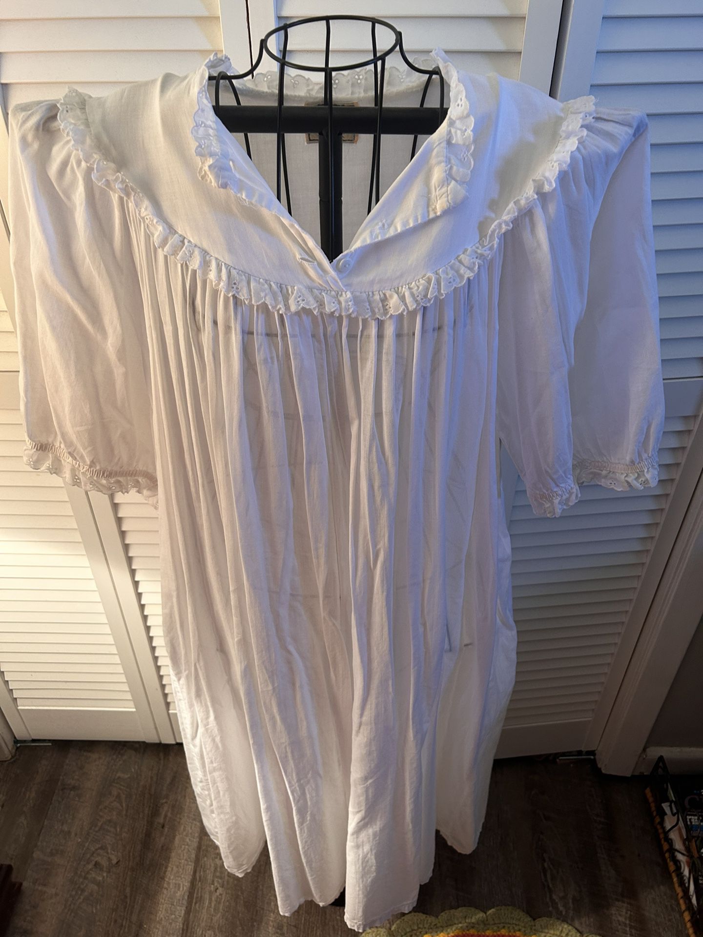 LL Bean White Long Cotten Light Gown 