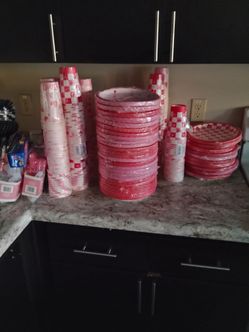 paper plates/cups
