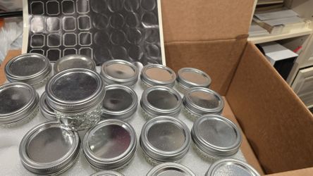20 4oz Jars With Lids $10