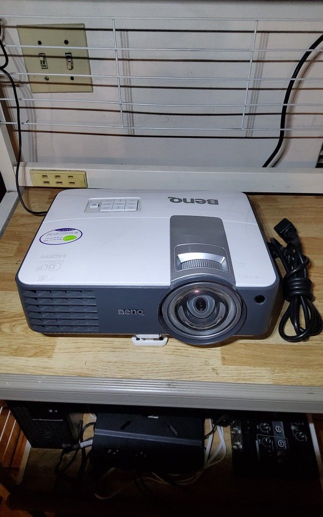 BENQ MW820ST WXGA Smart Eco 3000 ANSI Lumens 3D Projector