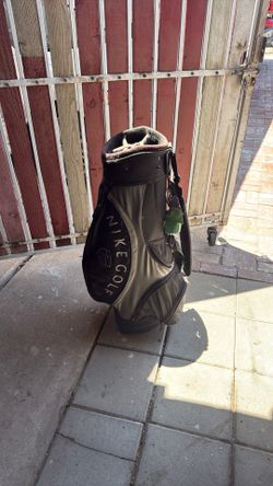 Golf club bag