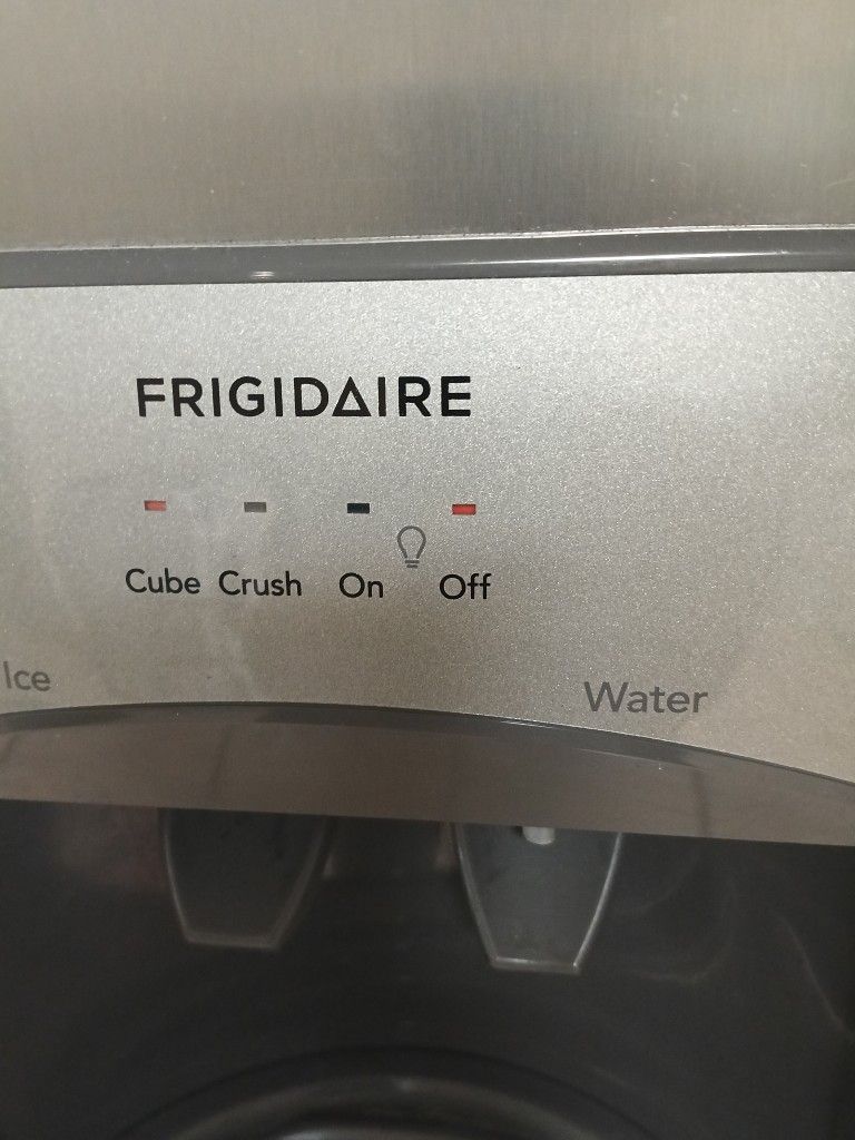 Refrigerador Stailes Steel Frigidaire The Two Doors 36x68 The Used $300