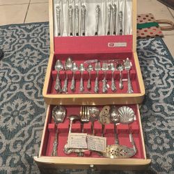 1847 Roger’s Bros Americas Finest Silver plate With Wooden Case Storage