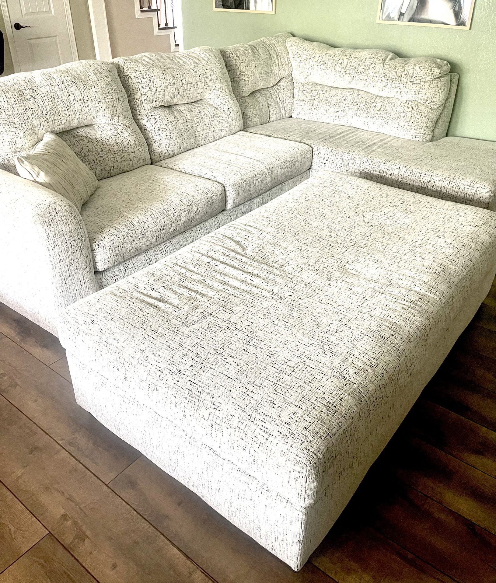 💤 Oversized Light Gray Sectional Sleeper Sofa – Ultra Comfy w/ Pull-Out Bed & Chaise Lounge