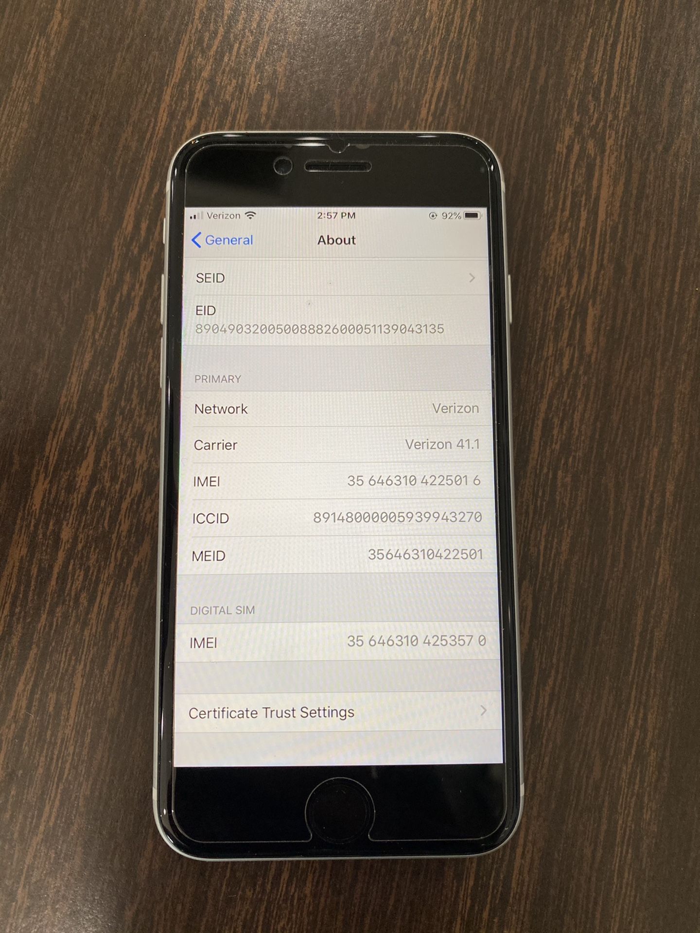 iPhone SE (2020) 64GB UNLOCKED White