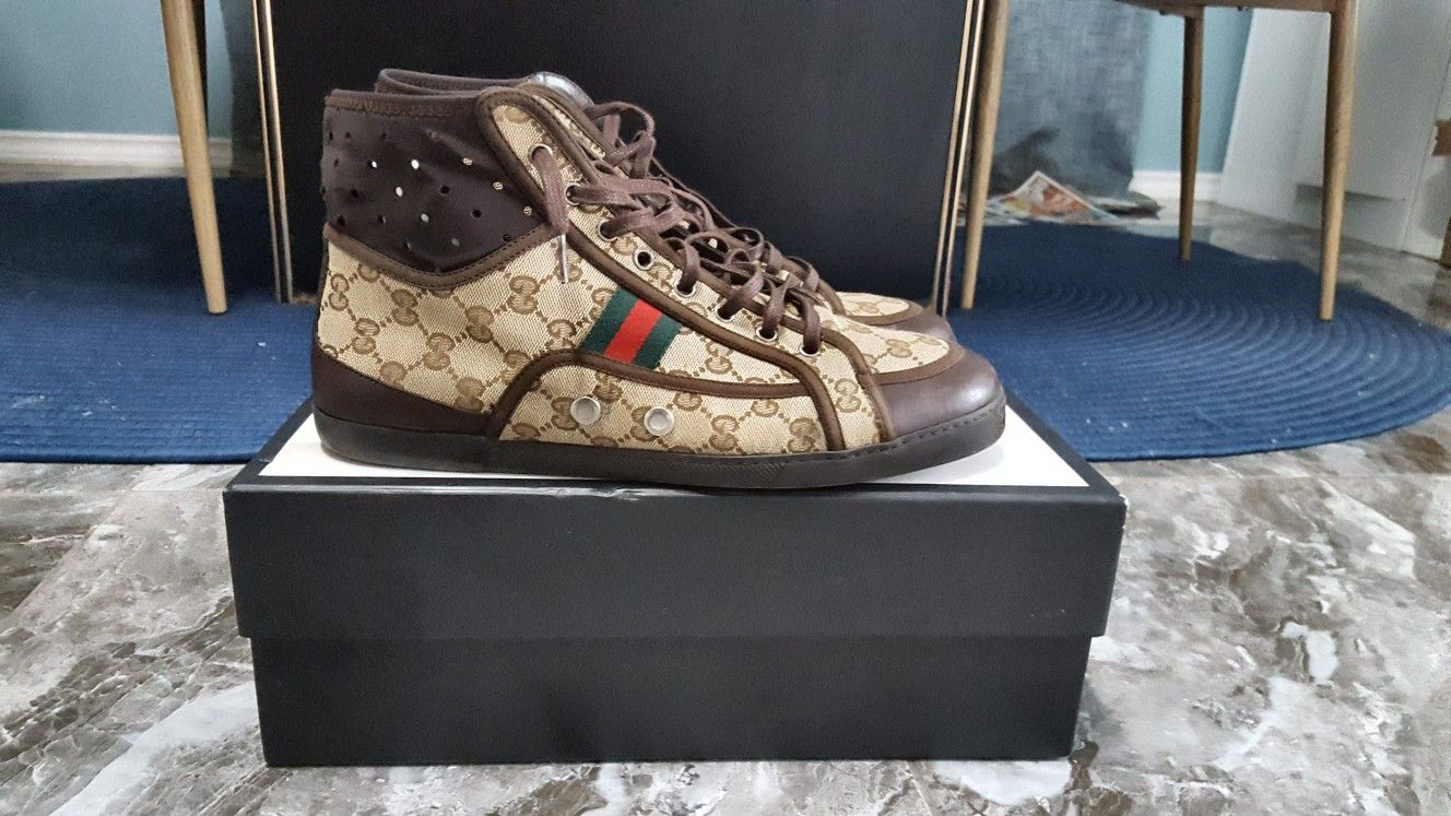 GUCCI black Mens Web Stripe High Top Sneaker Style 256647(Two different  sizes)