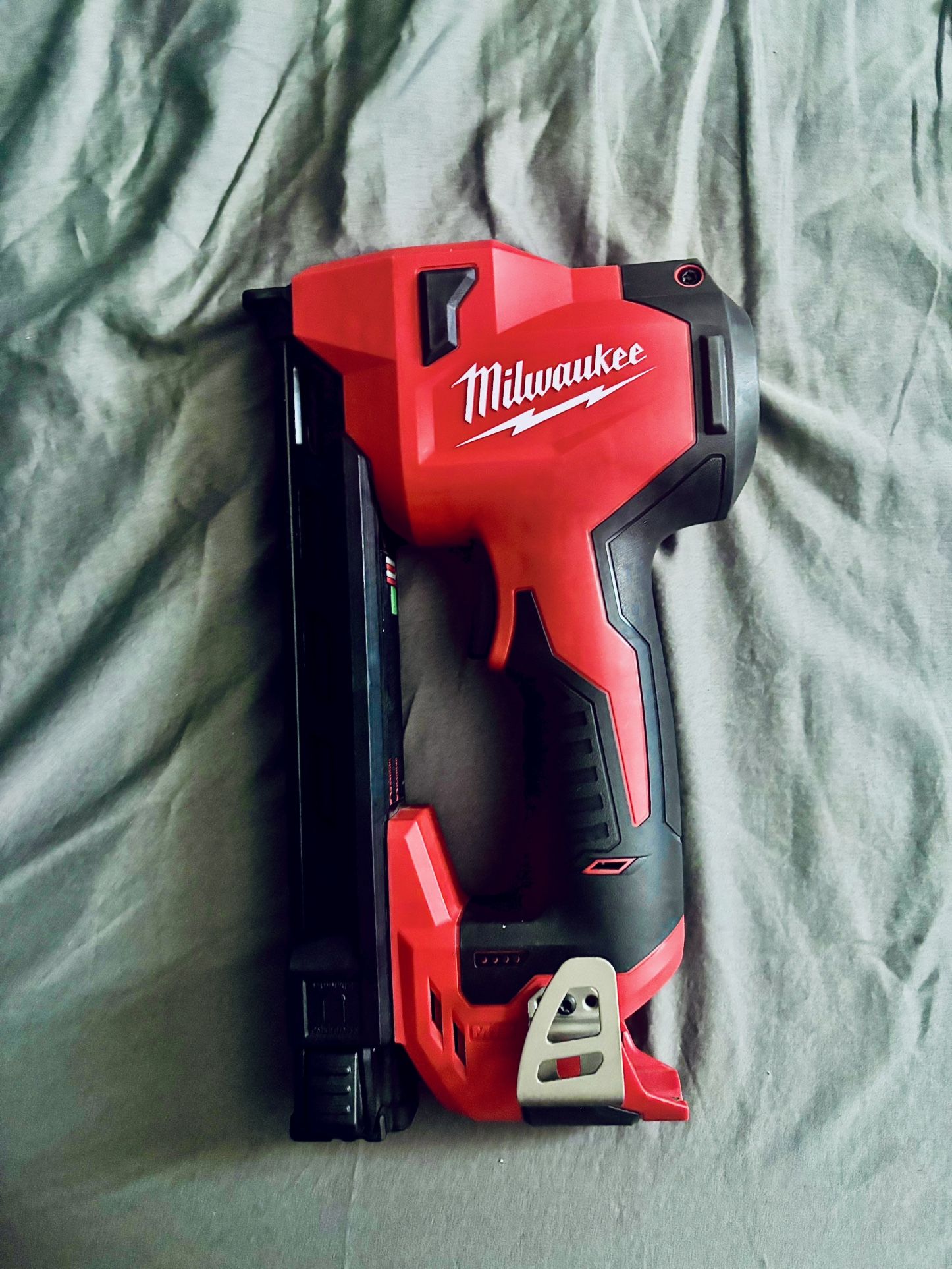 Milwaukee Cable Stapler ( Cordless Tool Only)
