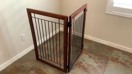 Freestanding gate