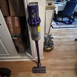 Dyson V10 Cyclone Cordless Vacuum 